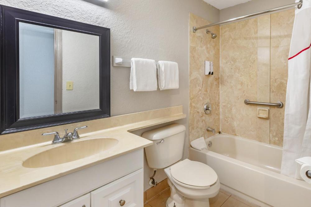 Deluxe King Room Smoking interior
